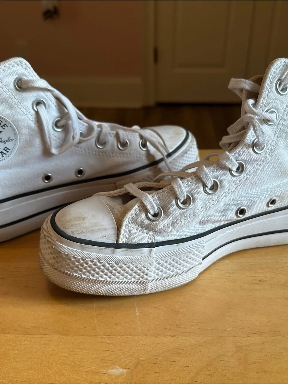 Converse White High-Top Platform Chuck Taylor - Picture 2 of 3